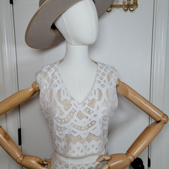 Two Sisters Two-Piece Eyelet Chic Bridal High-Low Skirt Set Size 8 - Picture 5 of 15